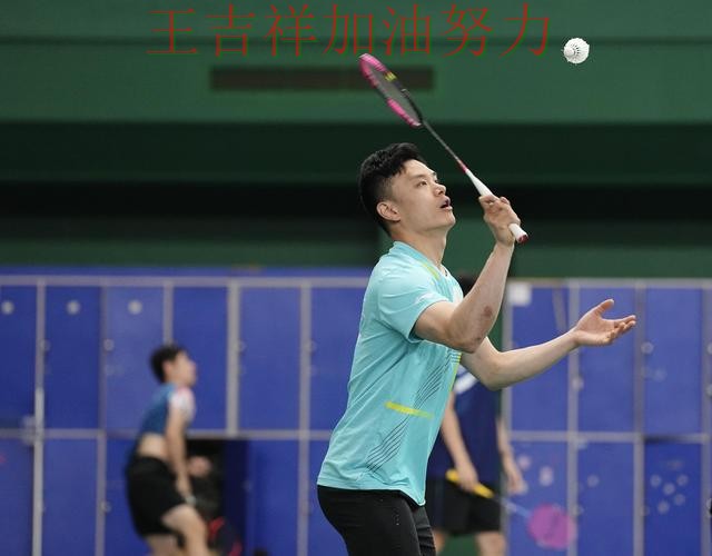 中国羽毛球队客场逆转拿下关键三分 球队状态回暖值得关注